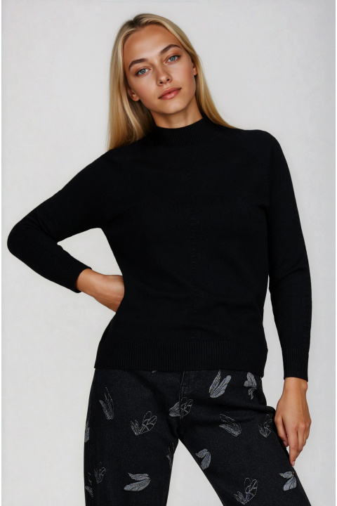 Дамски пуловер от фино плетиво в черно с полуполо