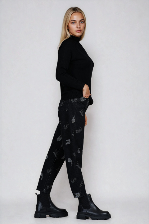 Дамски пуловер от фино плетиво в черно с полуполо