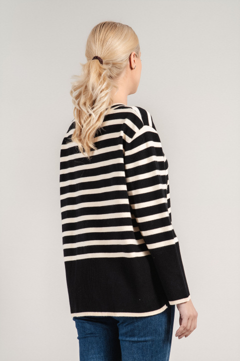 Дамски пуловер от фино плетиво в черно със светло райе