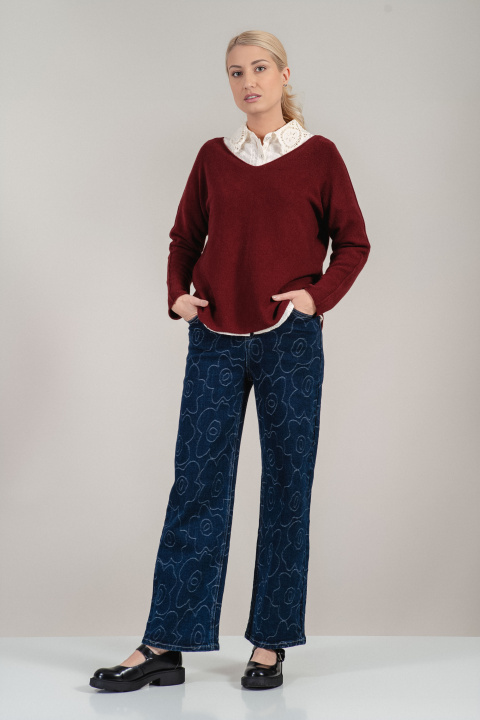 Дамски пуловер от фино плетиво в цвят бордо с остро деколте