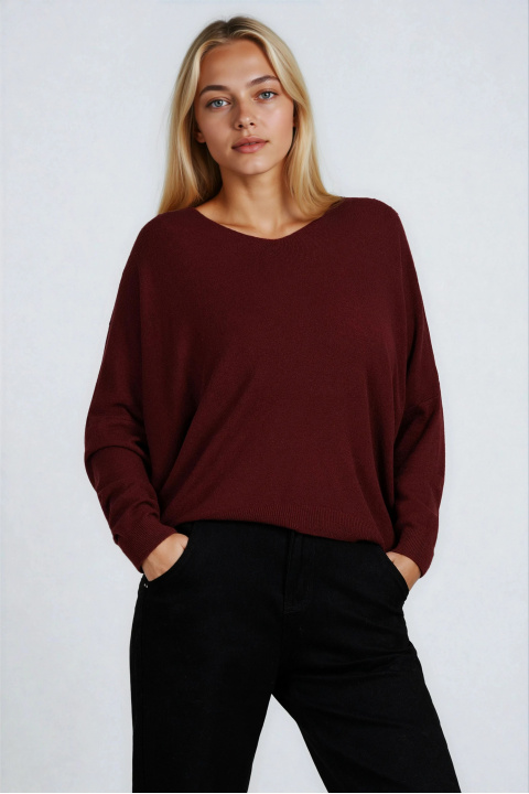 Дамски пуловер от фино плетиво в цвят бордо с остро деколте