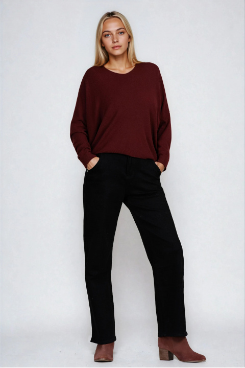 Дамски пуловер от фино плетиво в цвят бордо с остро деколте