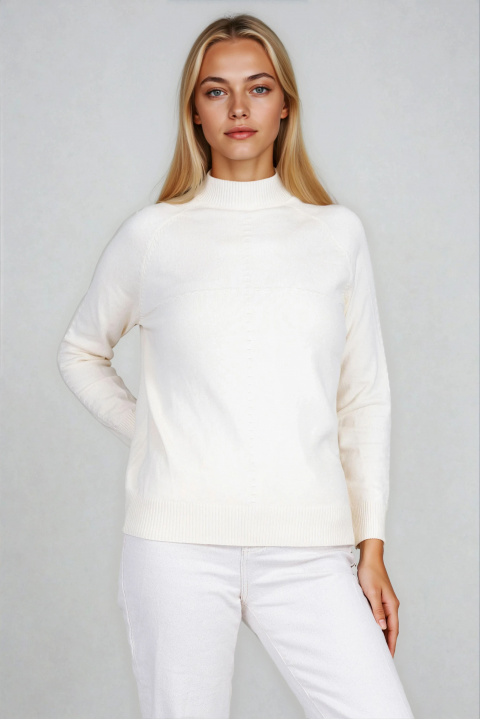 Дамски пуловер от фино плетиво в цвят екрю с полуполо