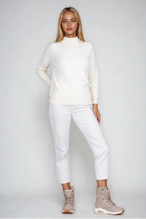 Дамски пуловер от фино плетиво в цвят екрю с полуполо