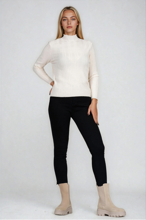 Дамски пуловер от фино плетиво в екрю с блестящ ефект и рипсени детайли