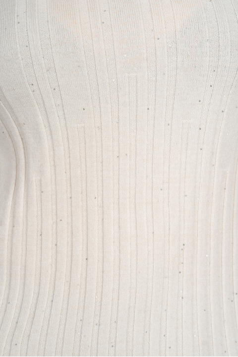 Дамски пуловер от фино плетиво в екрю с блестящ ефект и рипсени детайли