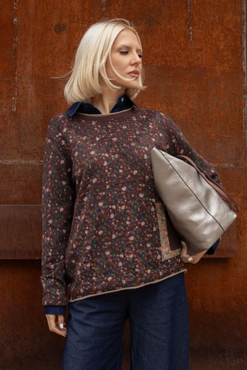 Дамски пуловер от фино плетиво в кафяво с флорален принт и джоб