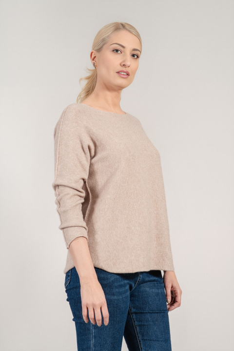 Дамски пуловер от фино плетиво в светлобежово