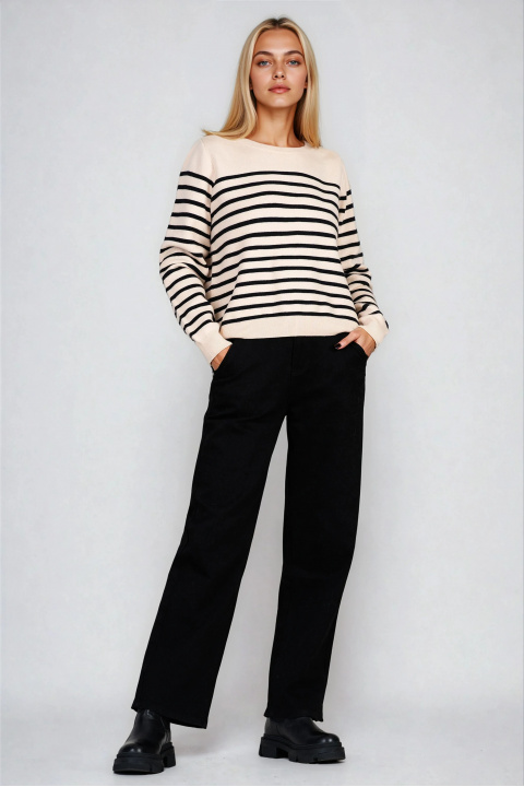 Дамски пуловер от фино плетиво в светлобежово с черно райе