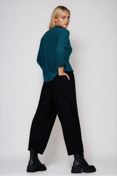 Дамски пуловер от фино релефно плетиво в зелено с имитация на джоб