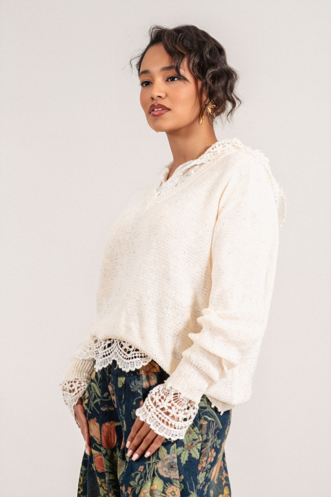 Дамски пуловер в цвят екрю със ситни пайети