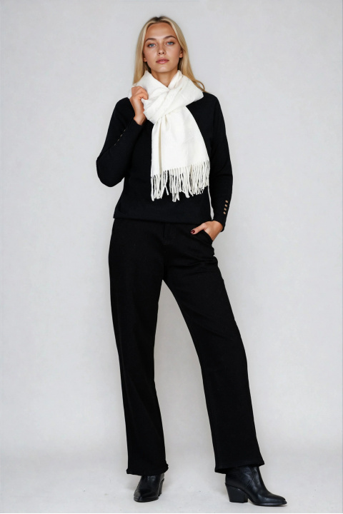 Дамски шал с вълна в бяло с релефни сърца