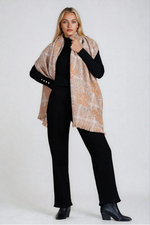 Дамски шал в бежово с принт цветя