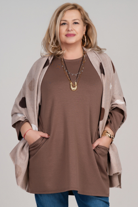 Дамски шал в бежово с принт точки