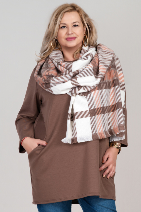 Дамски шал в цвят ванилия с кариран принт в бежово, кафяво и оранжево