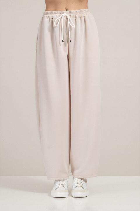 Дамски широк панталон в светлобежово с еластична талия и връзки