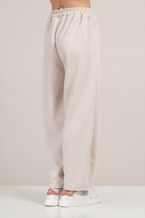 Дамски широк панталон в светлобежово с еластична талия и връзки