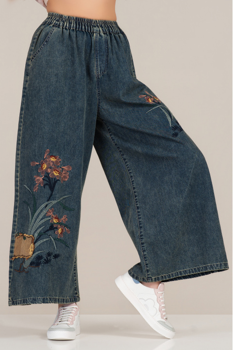 Дамски широки дънки с връзки на талията и бродирани цветни мотиви