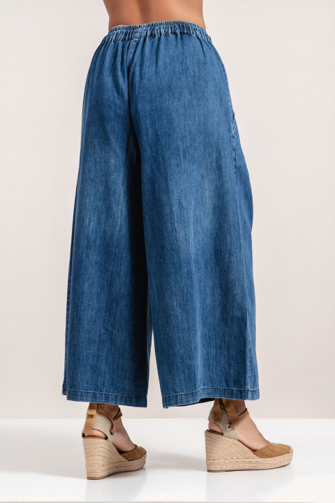 Дамски широки дънки в син деним с еластична талия и декоративни детайли