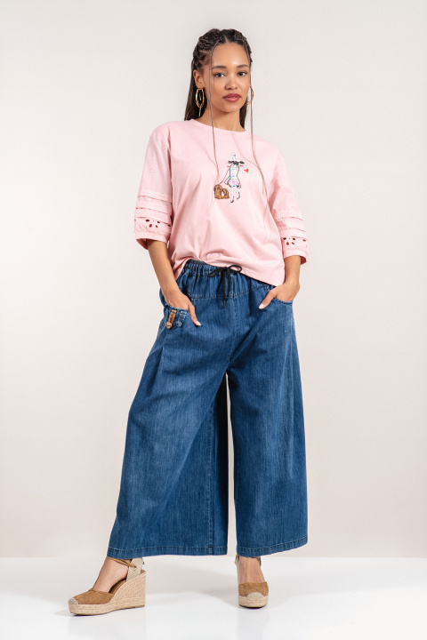 Дамски широки дънки в син деним с еластична талия и декоративни детайли