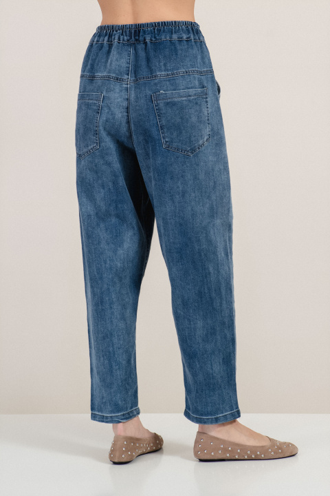 Дамски сини дънки с еластична талия и бродирани цветя