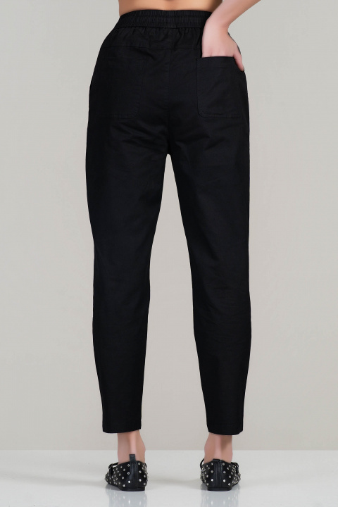 Дамски спортно-елегантен панталон от памук в черно с ластик и връзка в талията