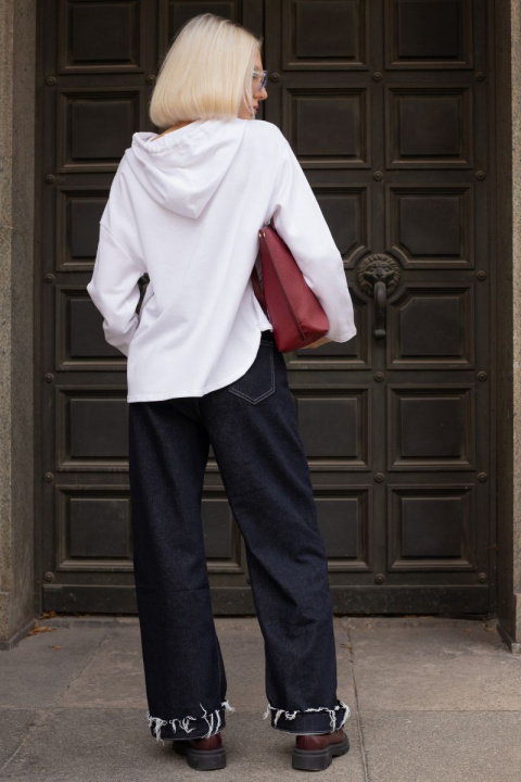 Дамски суитшърт в бяло с качулка и принт момиче с цветя