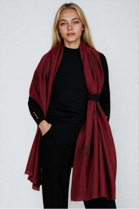 Дамски топъл шал в цвят бордо с лъскави сърца