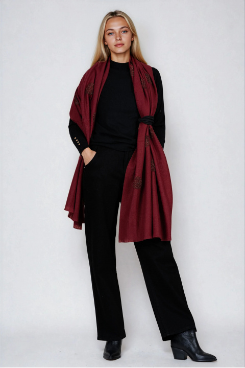 Дамски топъл шал в цвят бордо с лъскави сърца