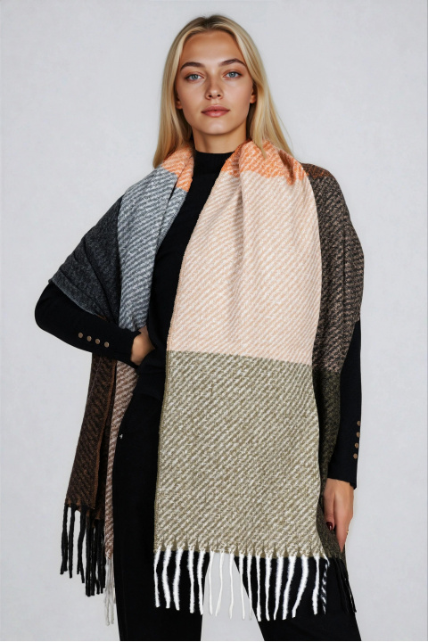 Дамски зимен шал с цветни правоъгълници в сиво,оранжево, бежово и кафяво
