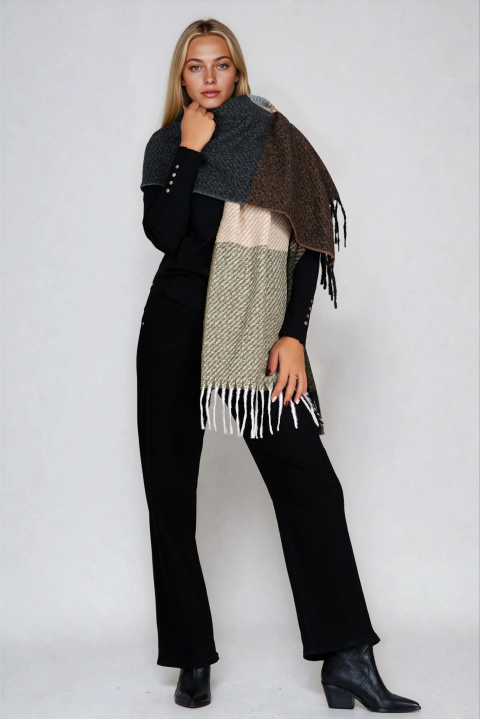 Дамски зимен шал с цветни правоъгълници в сиво,оранжево, бежово и кафяво