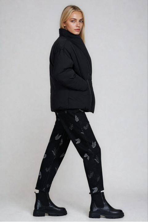 Дамско черно яке от шушляк с асиметрично закопчаване и кожени елементи