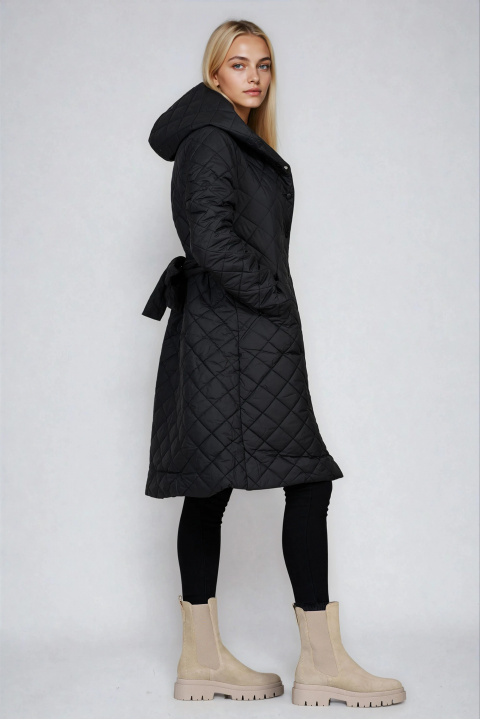 Дамско дълго капитонирано яке в черно с качулка и колан
