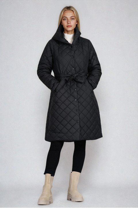 Дамско дълго капитонирано яке в черно с качулка и колан