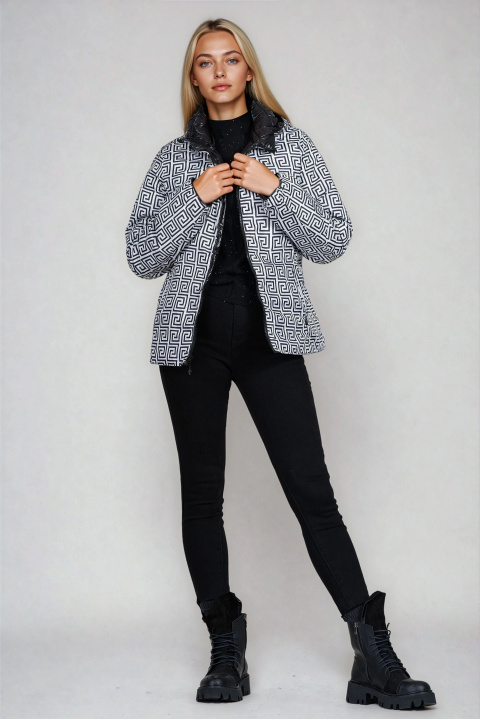 Дамско двулицево яке в черно с геометричен принт и качулка
