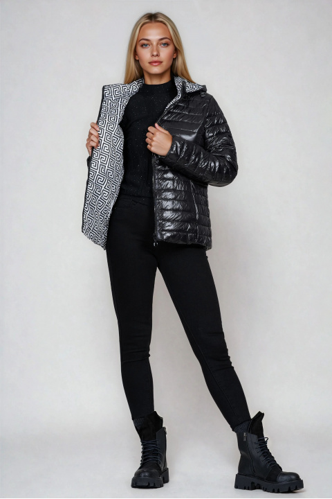 Дамско двулицево яке в черно с геометричен принт и качулка