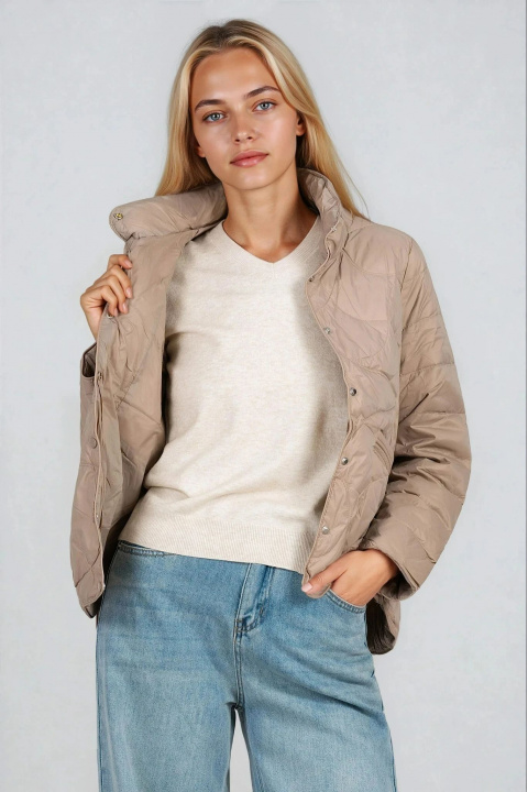 Дамско капитонирано яке в цвят визон и тик-так закопчаване