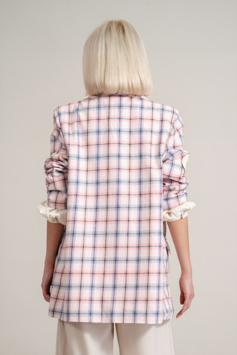 Дамско класическо сако в розово с кариран принт и бродирани детайли