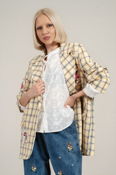 Дамско класическо сако в светложълто с кариран принт и бродирани детайли