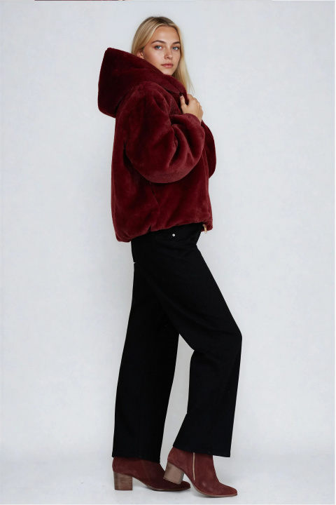 Дамско късо пухено палто в цвят бордо с качулка