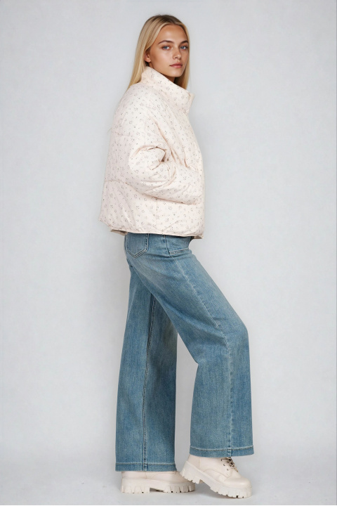 Дамско късо яке тип бомбър в цвят екрю с принт ситни цветя