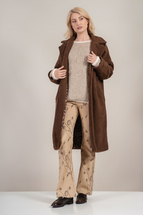 Дамско меко кафяво палто с леопардов хастар и класическа линия