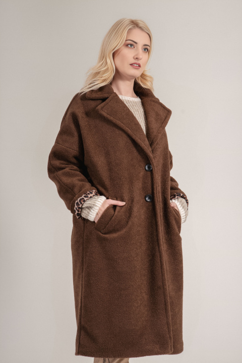 Дамско меко кафяво палто с леопардов хастар и класическа линия