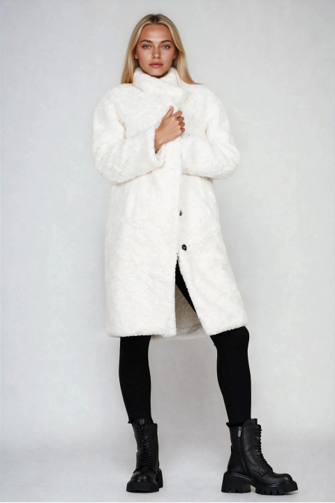 Дамско меко пухено палто в бяло
