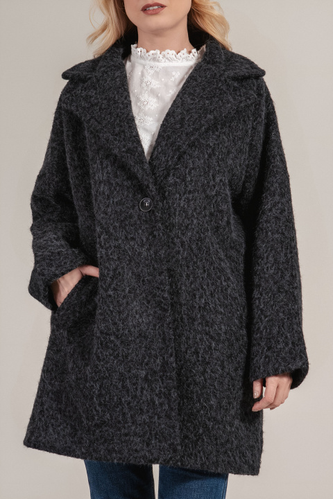 Дамско мъхесто палто в черно със свободна кройка