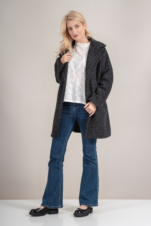 Дамско мъхесто палто в черно със свободна кройка