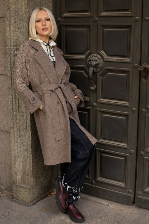 Дамско плетено палто в бежов меланж с колан