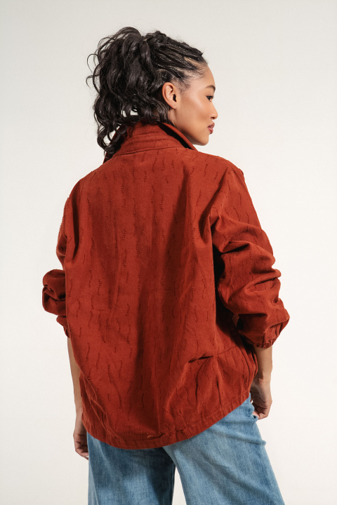 Дамско преходно яке от памук в цвят керемида с ефектни накъсвания