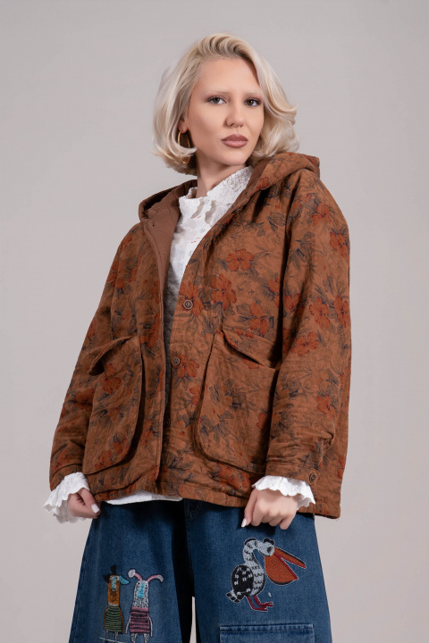 Дамско преходно яке от памук в кафяво с цветен принт и качулка