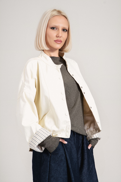 Дамско пролетно яке в светлобежово с тик-так закопчаване